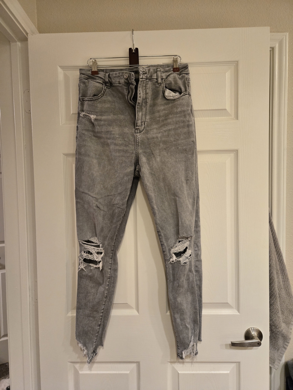 American Eagle Outfitters Curvy Light Gray Distressed Ripped Skinny Jeans